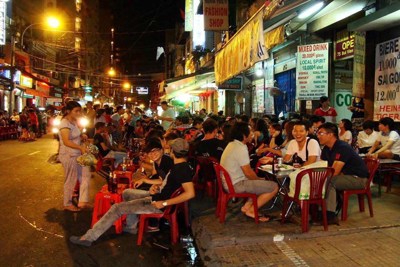 Hangout Hostel Hcm (Adults Only) Хошимин Экстерьер фото