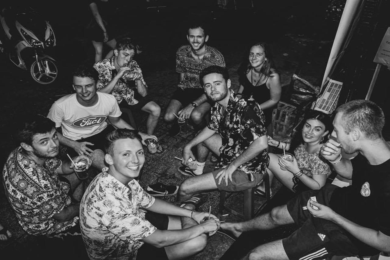 Hangout Hostel Hcm (Adults Only) Хошимин Экстерьер фото