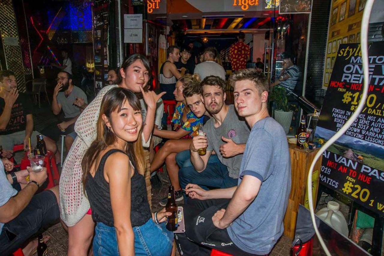 Hangout Hostel Hcm (Adults Only) Хошимин Экстерьер фото
