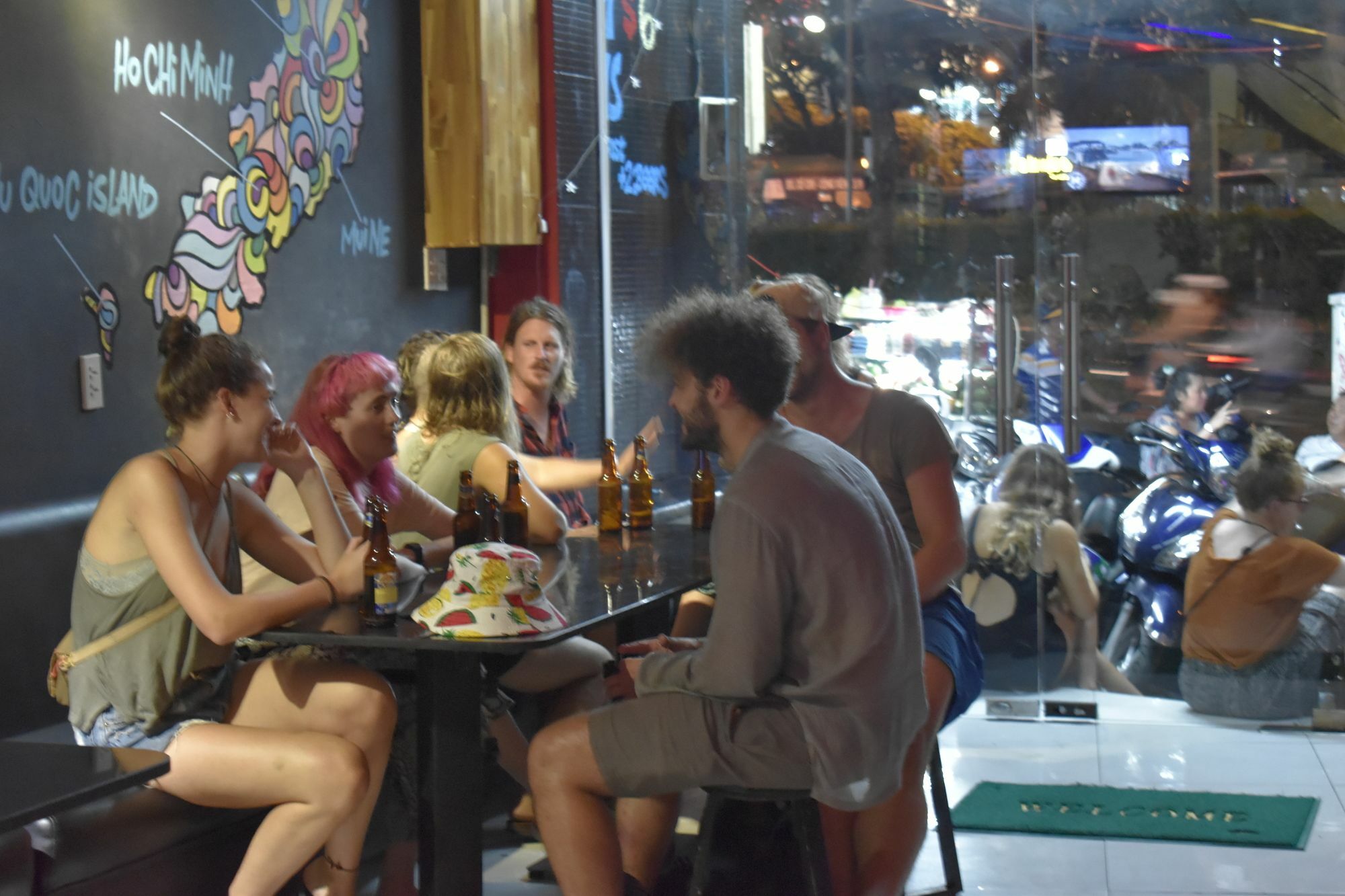 Hangout Hostel Hcm (Adults Only) Хошимин Экстерьер фото