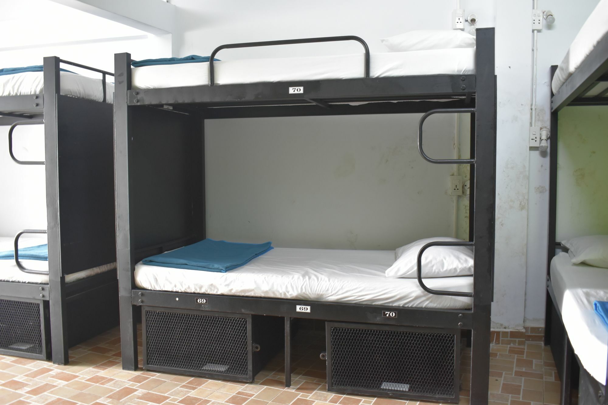 Hangout Hostel Hcm (Adults Only) Хошимин Экстерьер фото