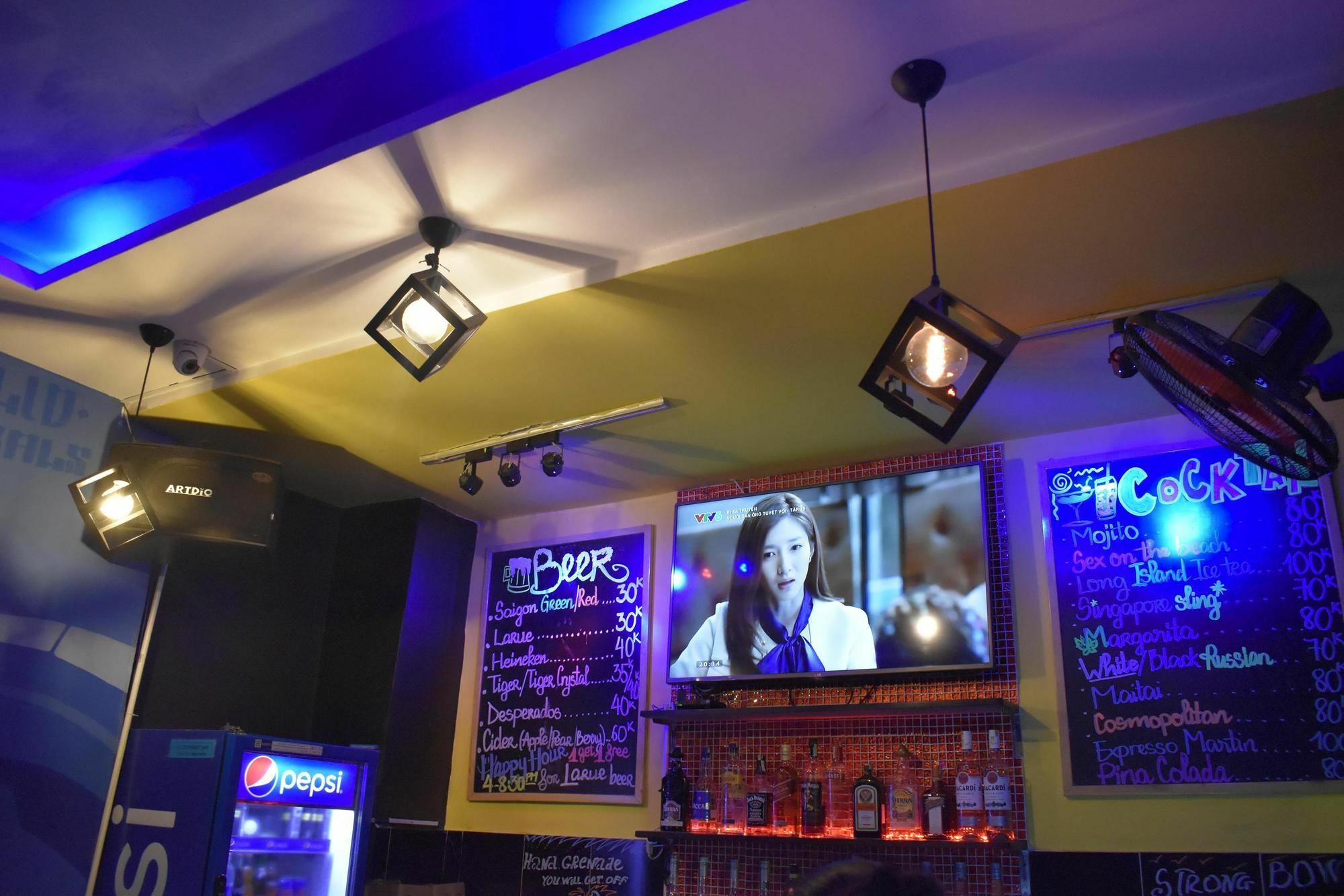Hangout Hostel Hcm (Adults Only) Хошимин Экстерьер фото