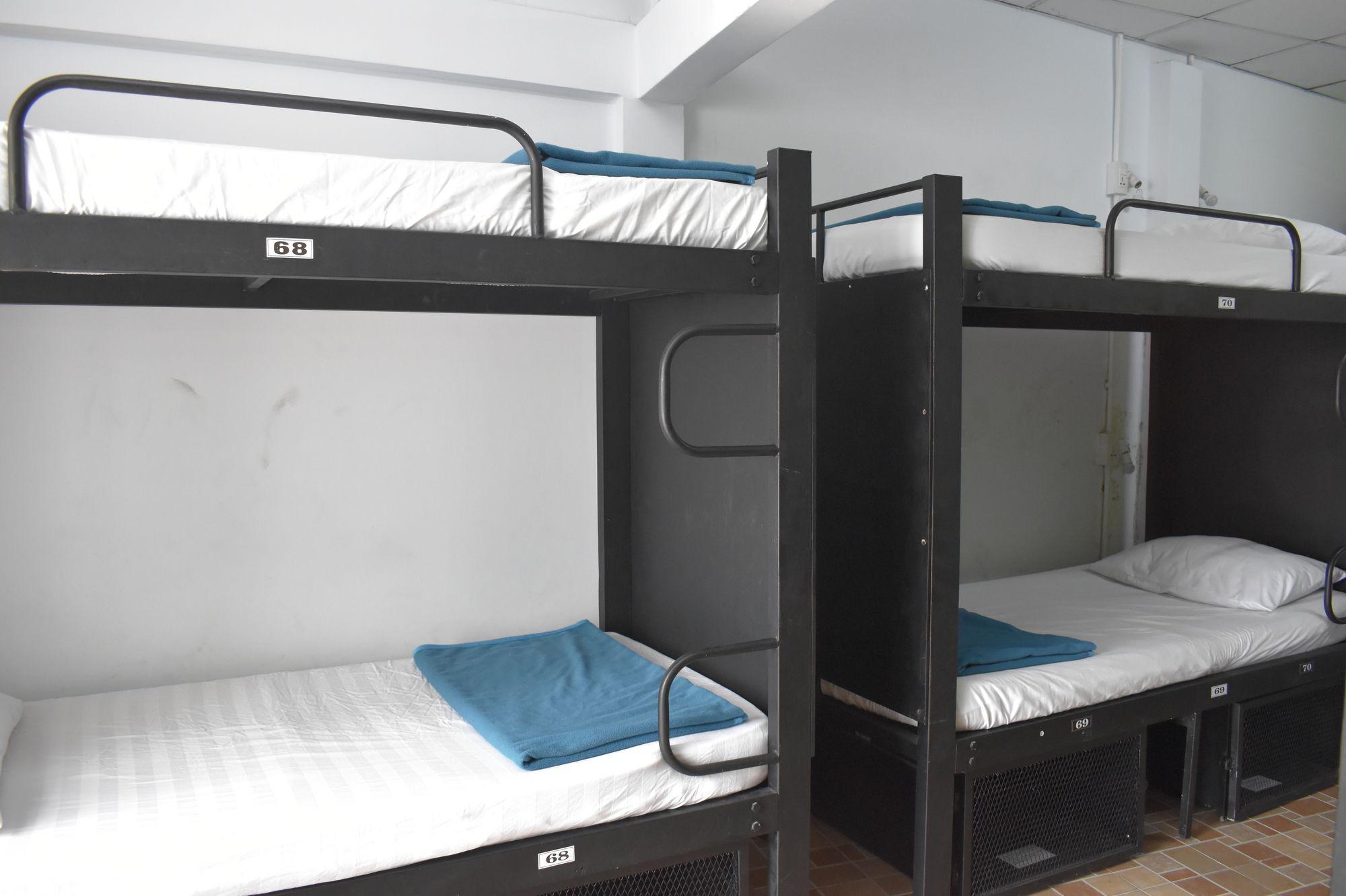 Hangout Hostel Hcm (Adults Only) Хошимин Экстерьер фото