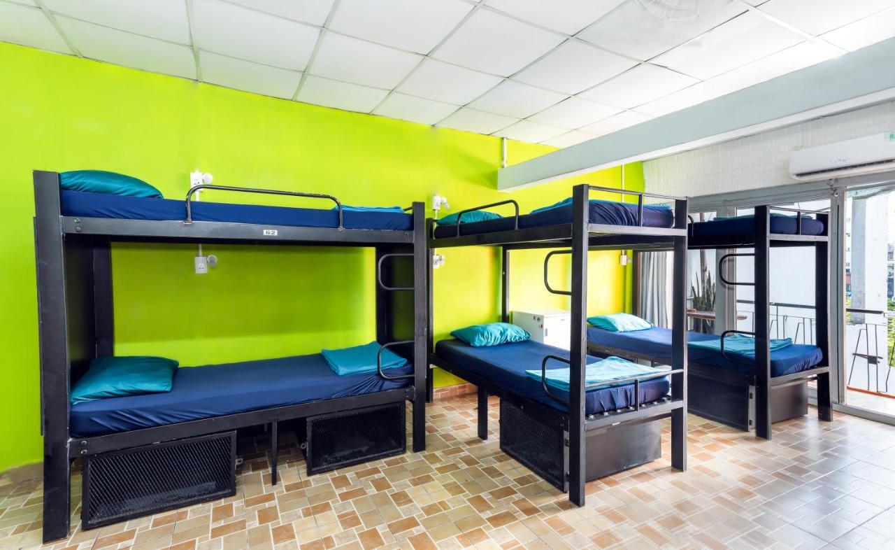 Hangout Hostel Hcm (Adults Only) Хошимин Экстерьер фото