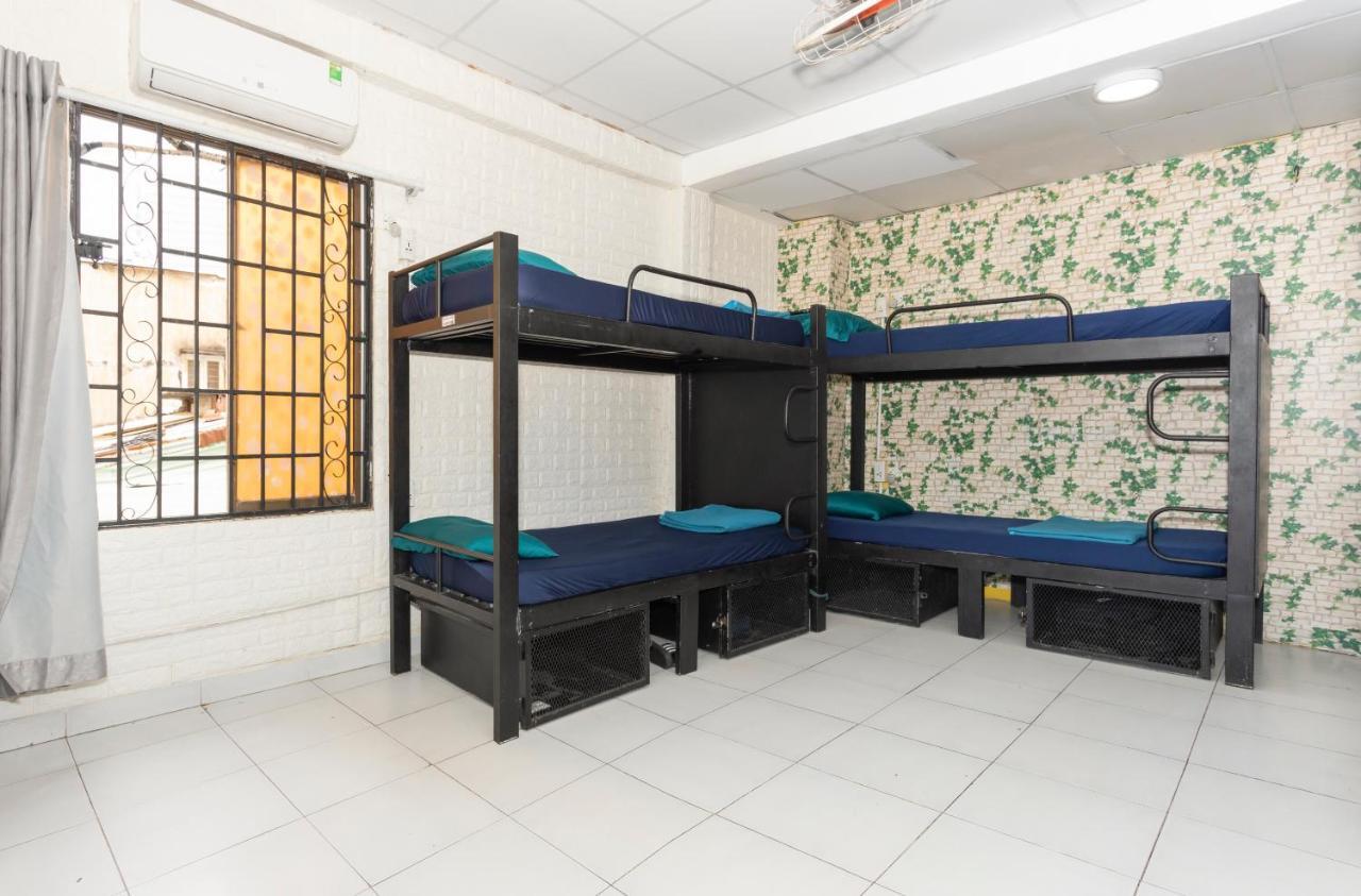Hangout Hostel Hcm (Adults Only) Хошимин Экстерьер фото