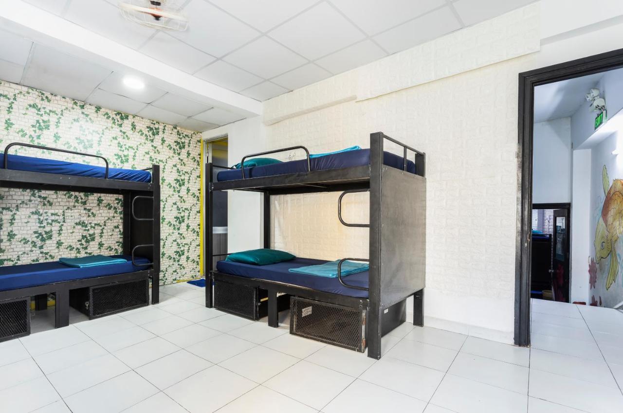 Hangout Hostel Hcm (Adults Only) Хошимин Экстерьер фото