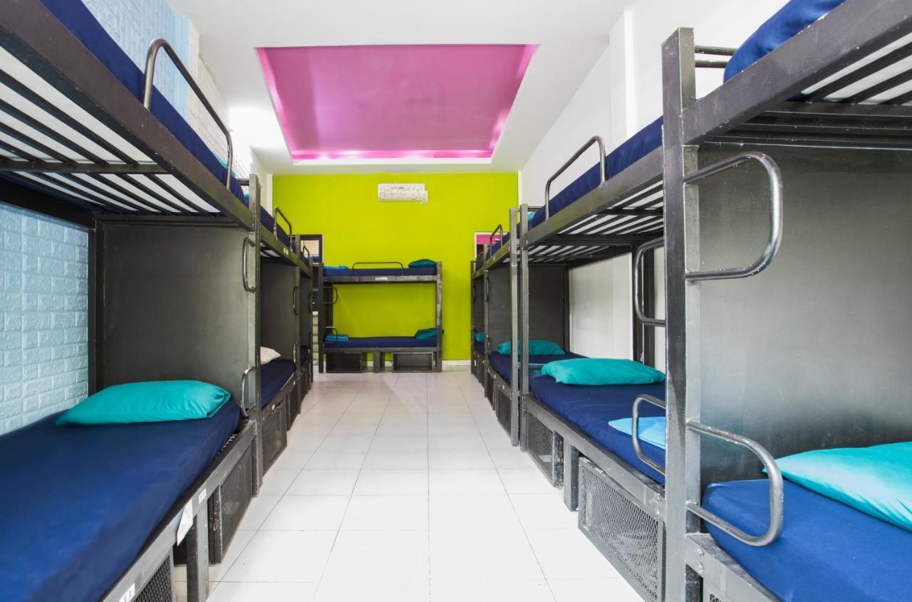 Hangout Hostel Hcm (Adults Only) Хошимин Экстерьер фото